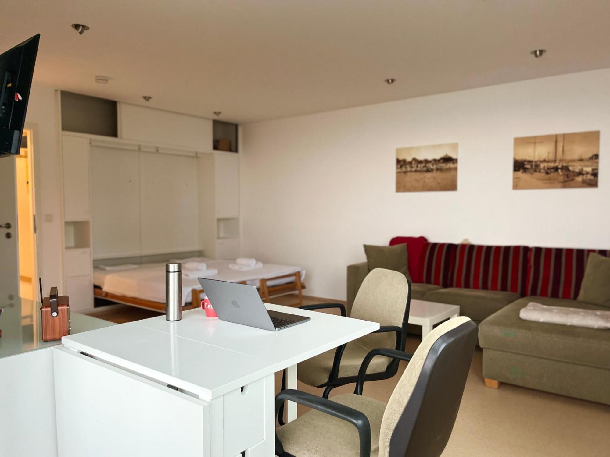Strand Suite *